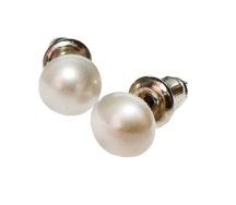   Fülbevaló, félgömb, gyöngyházfehér SWAROVSKI® gyöngyből, 8mm, ART CRYSTELLA®