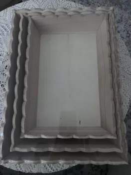 Díszíthető fa tálca készlet, hullámos 3 db-os, kb. 36x26x6cm Díszíthető fa tálca készlet, hullámos 3 db-os, kb. 36x26x6cm